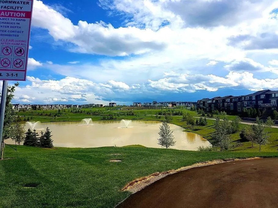 Cozy And Accessible 2 Bedroom Suite Calgary Apartment