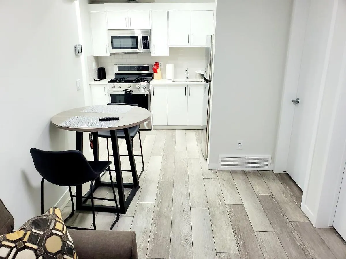 Cozy And Accessible 2 Bedroom Suite Calgary Canada