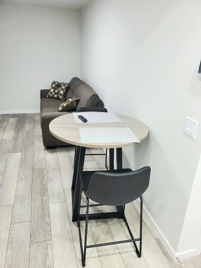 Cozy And Accessible 2 Bedroom Suite Calgary